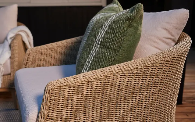Outdoor lounge chair with layered cushions