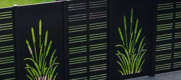 Decorative screening panels behind outdoor seating