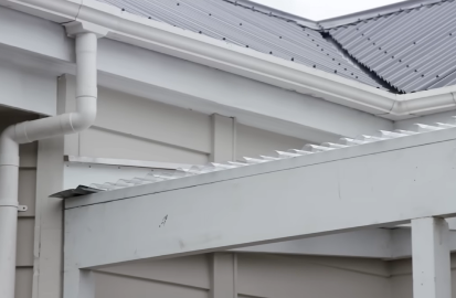 Roof gutter